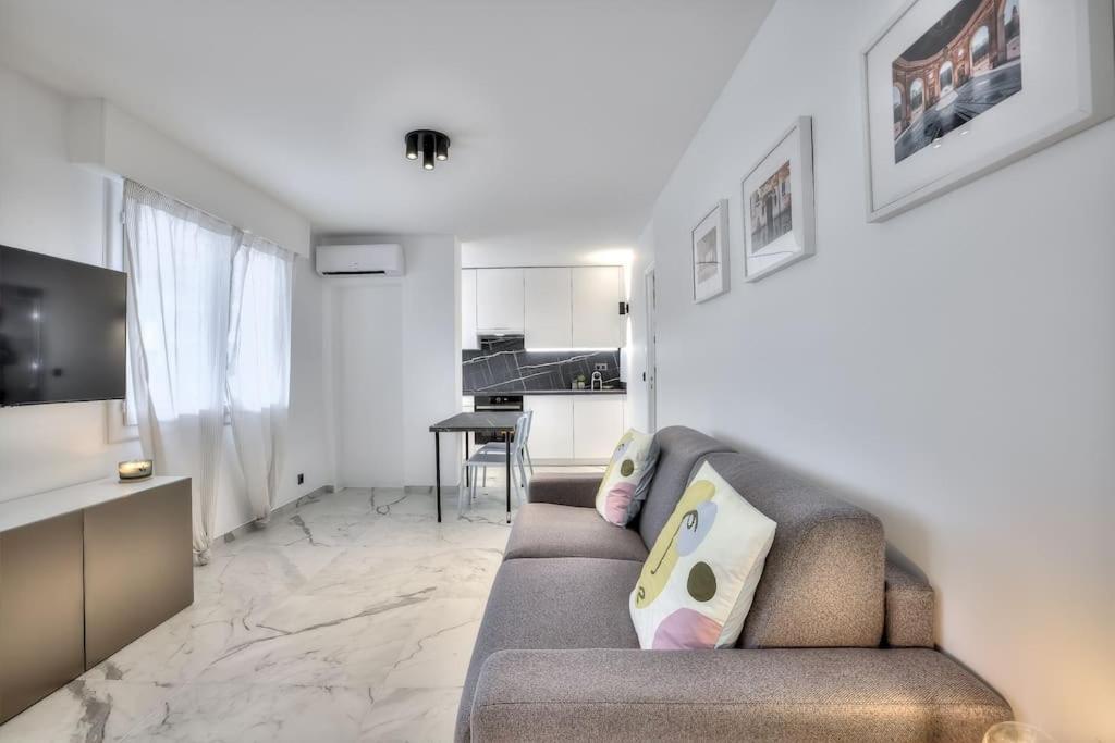 The White Cocoon In Apartment Antibes
