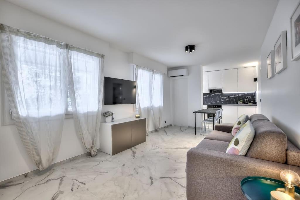The White Cocoon In Apartment *